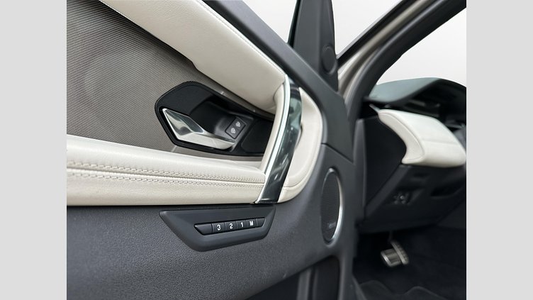 2024 APPROVED Land Rover Discovery Sport Silicon Silver P300e Petrol Plug-in Hybrid Standard Wheelbase Dynamic HSE