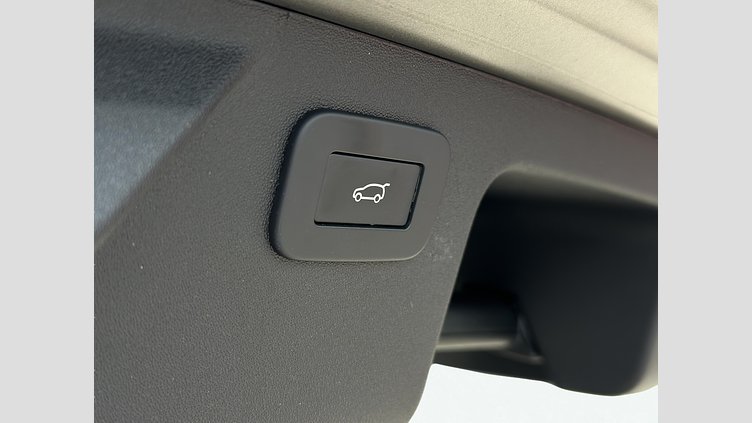 2024 APPROVED Land Rover Discovery Sport Silicon Silver P300e Petrol Plug-in Hybrid Standard Wheelbase Dynamic HSE