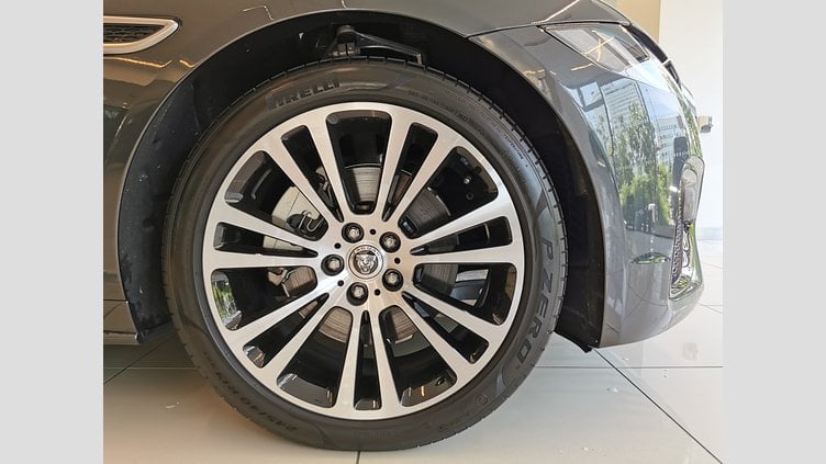 2023 認定中古車 Jaguar XF カルパチアングレイ D200 AWD（オートマチック）MHEV SPORTBRAKE R-DYNAMIC SE