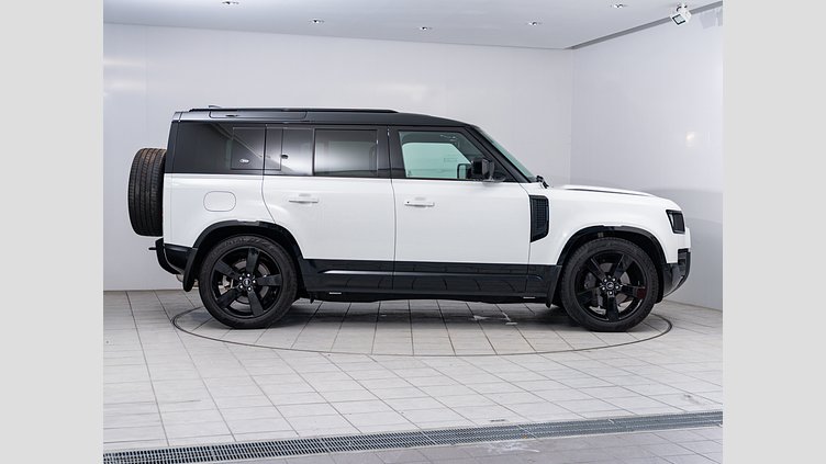 2023 認定中古車 Land Rover Defender 110 フジホワイト D300 AWD（AT） X-DYNAMIC HSE