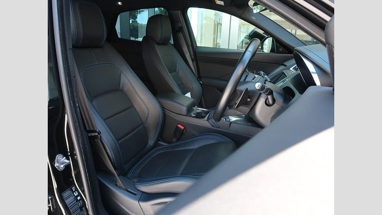 2018 認定中古車 Jaguar E-Pace サントリーニ ブラック D180 オートマチック全輪駆動 R-DYNAMIC S