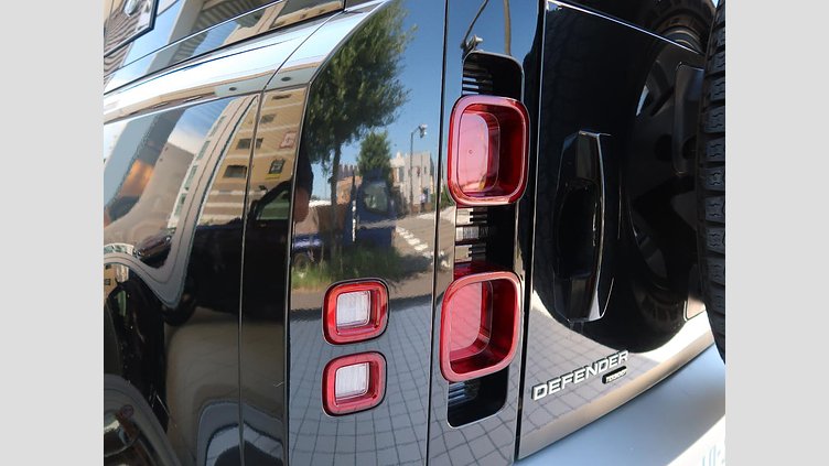 2022 認定中古車 Land Rover Defender 110 サントリーニブラック D300 AWD（AT） S