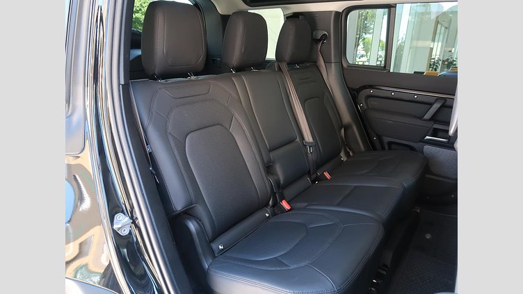 2022 認定中古車 Land Rover Defender 110 サントリーニブラック D300 AWD（AT） S