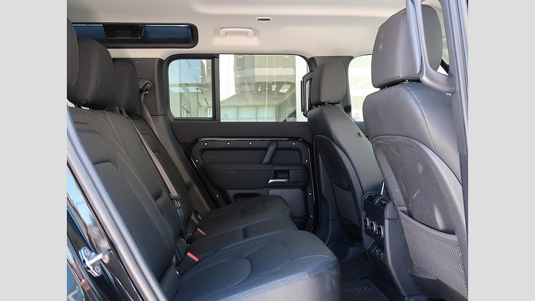 2022 認定中古車 Land Rover Defender 110 サントリーニブラック D300 AWD（AT） S