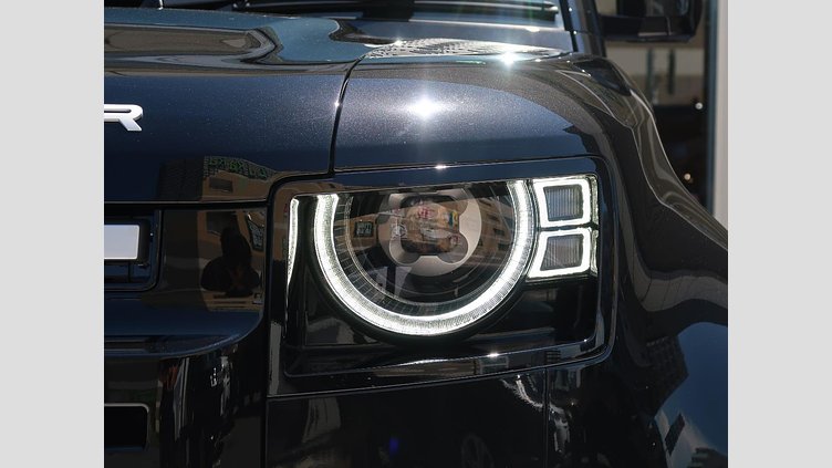 2022 認定中古車 Land Rover Defender 110 サントリーニブラック D300 AWD（AT） S