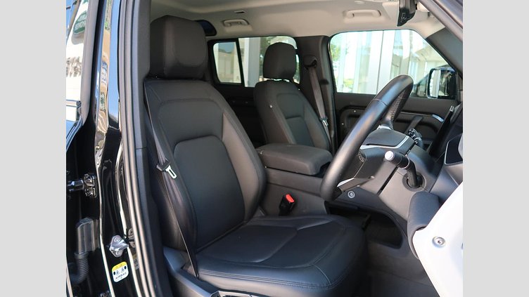 2022 認定中古車 Land Rover Defender 110 サントリーニブラック D300 AWD（AT） S
