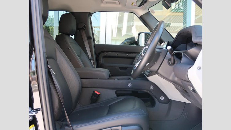 2022 認定中古車 Land Rover Defender 110 サントリーニブラック D300 AWD（AT） S