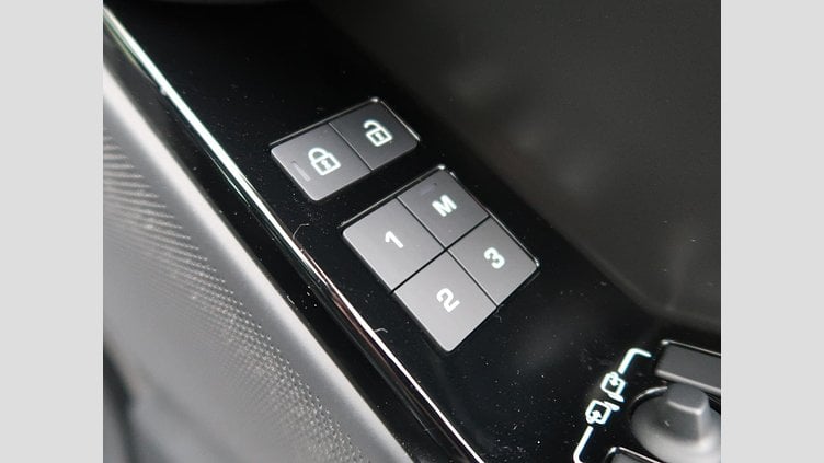 2024 認定中古車 Land Rover Range Rover Velar フジホワイト P400eプラグインハイブリッド（ガソリン） スタンダードホイールベース Dynamic HSE