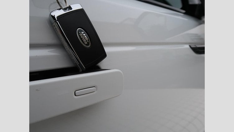 2024 認定中古車 Land Rover Range Rover Velar フジホワイト P400eプラグインハイブリッド（ガソリン） スタンダードホイールベース Dynamic HSE