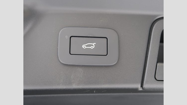 2024 認定中古車 Land Rover Range Rover Velar フジホワイト P400eプラグインハイブリッド（ガソリン） スタンダードホイールベース Dynamic HSE