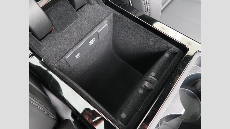 2024 認定中古車 Land Rover Range Rover Velar フジホワイト P400eプラグインハイブリッド（ガソリン） スタンダードホイールベース Dynamic HSE
