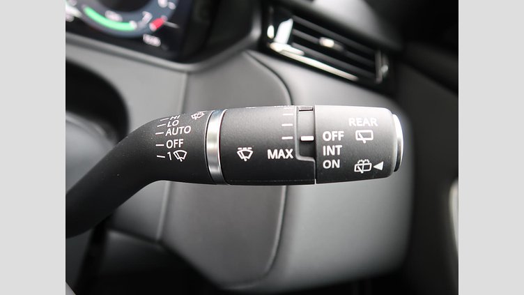 2024 認定中古車 Land Rover Range Rover Velar フジホワイト P400eプラグインハイブリッド（ガソリン） スタンダードホイールベース Dynamic HSE