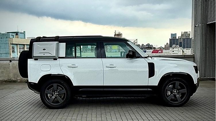 2025 認證中古車 Land Rover Defender 110 Fuji White 300PS Defender 110 D300 X-Dynamic HSE