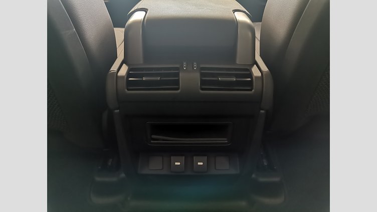 2023 認定中古車 Land Rover Defender 110 サントリーニブラック P300 AWD（AT） SE