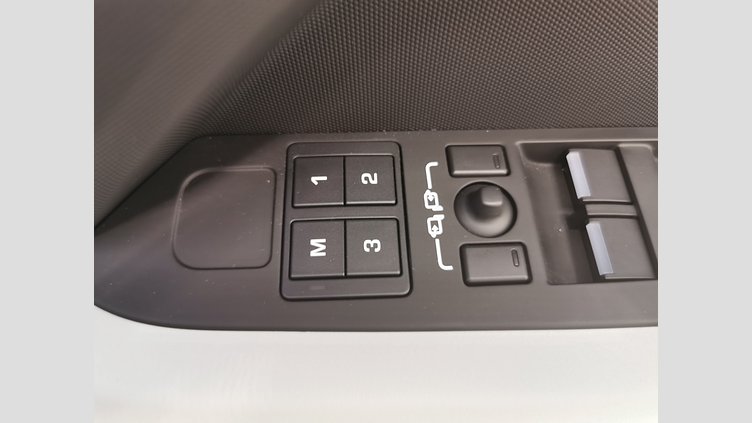 2023 認定中古車 Land Rover Defender 110 サントリーニブラック P300 AWD（AT） SE