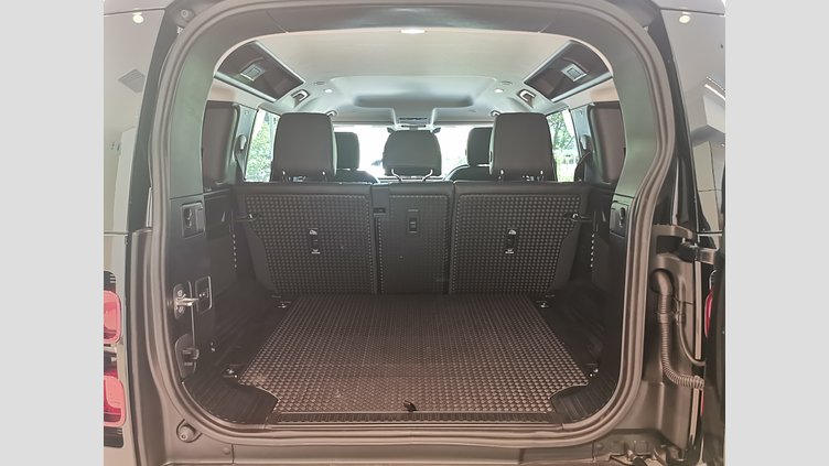 2023 認定中古車 Land Rover Defender 110 サントリーニブラック P300 AWD（AT） SE