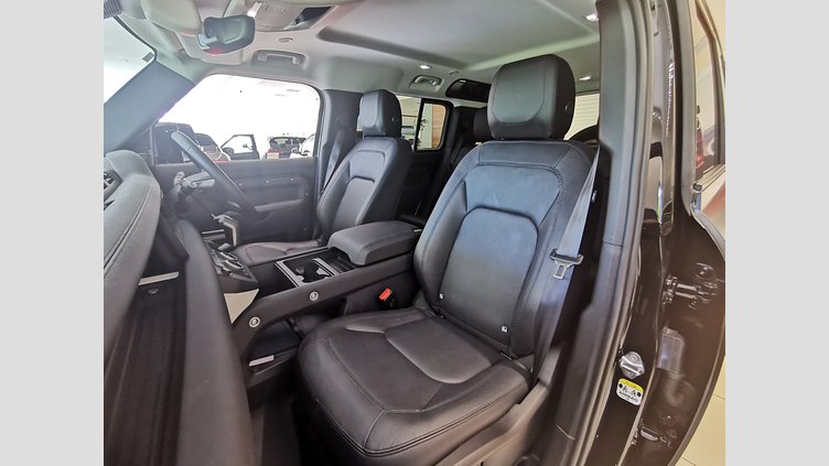 2023 認定中古車 Land Rover Defender 110 サントリーニブラック P300 AWD（AT） SE