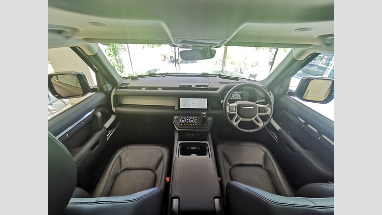 2023 認定中古車 Land Rover Defender 110 サントリーニブラック P300 AWD（AT） SE