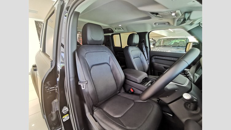 2023 認定中古車 Land Rover Defender 110 サントリーニブラック P300 AWD（AT） SE