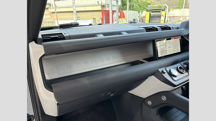 2020 認定中古車 Land Rover Defender 110 タスマンブルー P300 AWD（AT） S