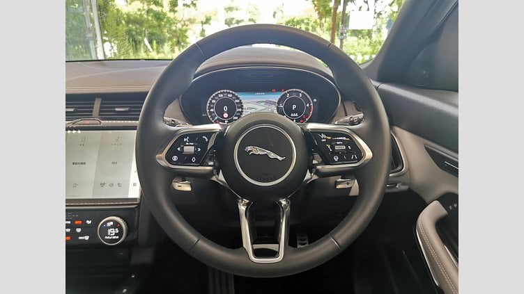 2024 認定中古車 Jaguar E-Pace ポルトフィーノブルー D200マイルドハイブリッド（ディーゼル） R-DYNAMIC SE