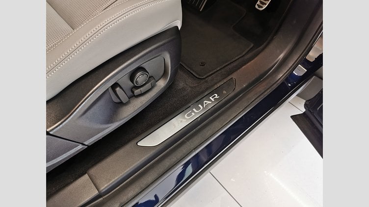 2024 認定中古車 Jaguar E-Pace ポルトフィーノブルー D200マイルドハイブリッド（ディーゼル） R-DYNAMIC SE