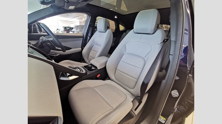 2024 認定中古車 Jaguar E-Pace ポルトフィーノブルー D200マイルドハイブリッド（ディーゼル） R-DYNAMIC SE