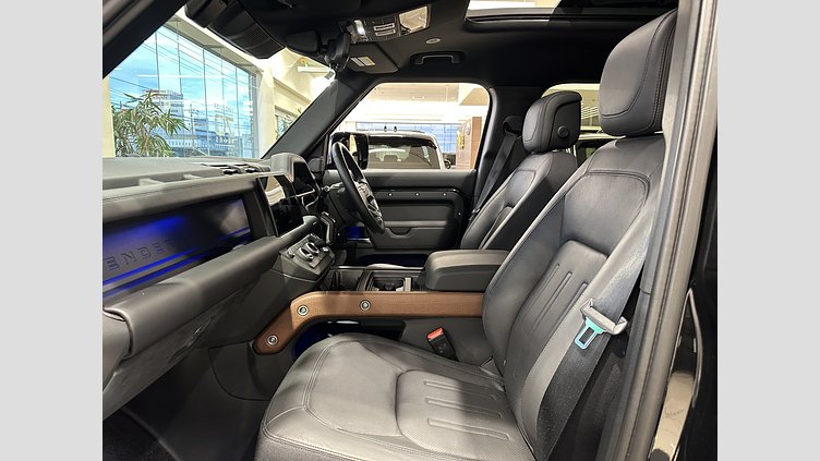2023 認定中古車 Land Rover Defender 110 サントリーニブラック D300 AWD（AT） X
