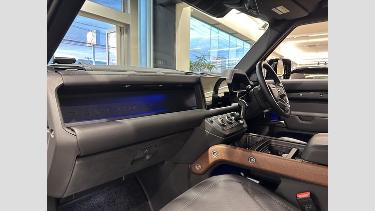 2023 認定中古車 Land Rover Defender 110 サントリーニブラック D300 AWD（AT） X