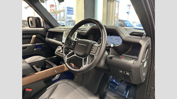 2023 認定中古車 Land Rover Defender 110 サントリーニブラック D300 AWD（AT） X