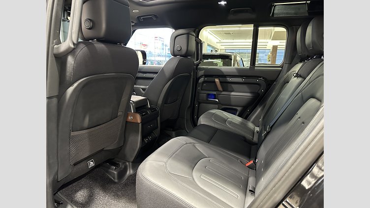 2023 認定中古車 Land Rover Defender 110 サントリーニブラック D300 AWD（AT） X