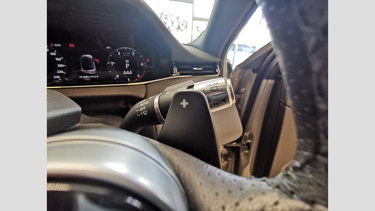 2020 認定中古車 Land Rover Range Rover Evoque ソウルパールシルバー D180 R-DYNAMIC S