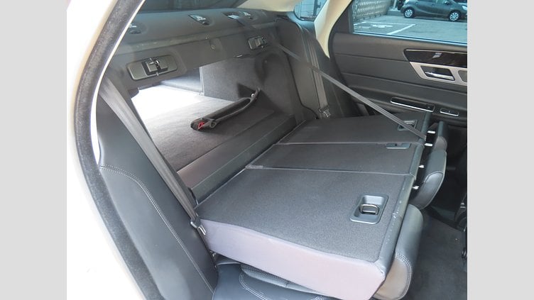 2015 認定中古車 Jaguar XF Yulong White 25T プレステージ