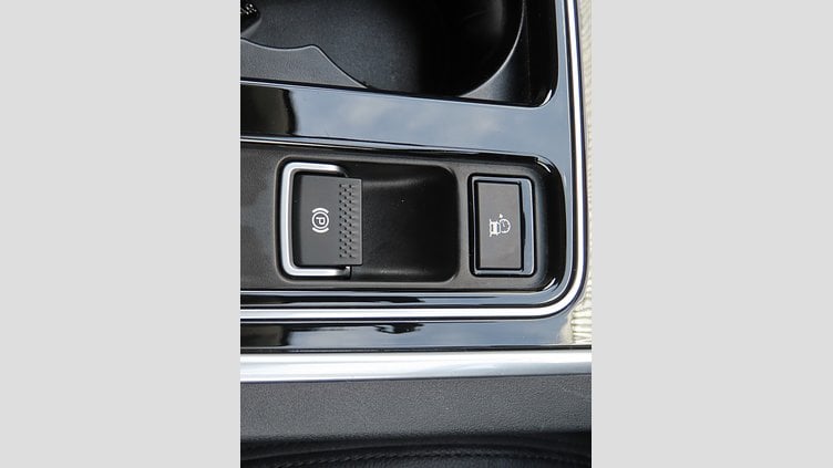 2015 認定中古車 Jaguar XF Yulong White 25T プレステージ
