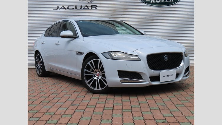 2015 認定中古車 Jaguar XF Yulong White 25T プレステージ