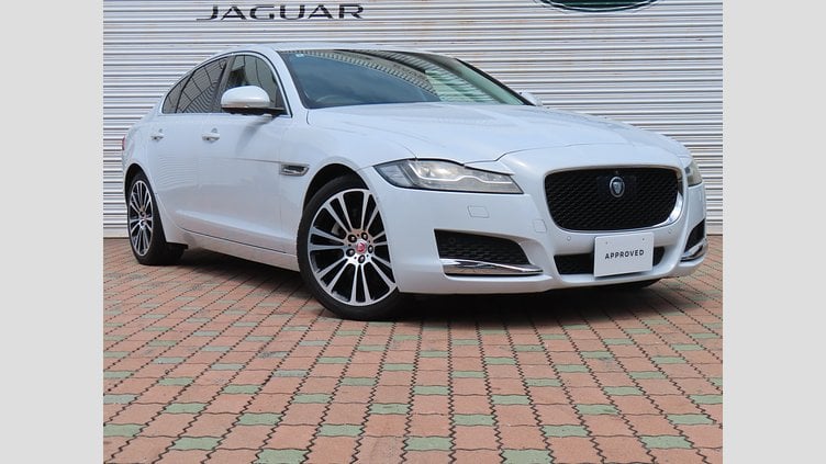 2015 認定中古車 Jaguar XF Yulong White 25T プレステージ