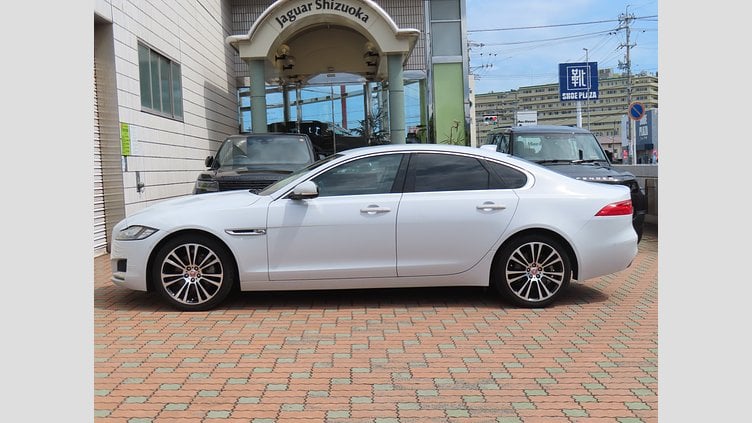2015 認定中古車 Jaguar XF Yulong White 25T プレステージ