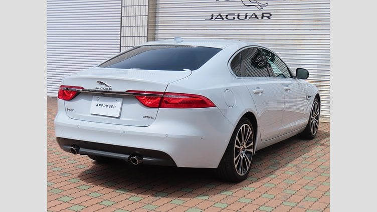 2015 認定中古車 Jaguar XF Yulong White 25T プレステージ