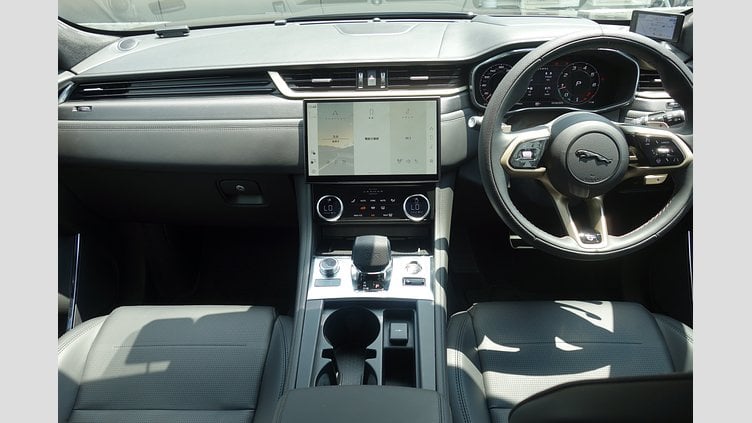 2022 認定中古車 Jaguar F-Pace フジホワイト P550 AWD（オートマチック） SVR