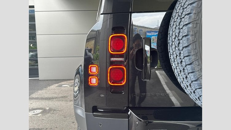 2023 認定中古車 Land Rover Defender 110 サントリーニブラック D300 AWD（AT） S