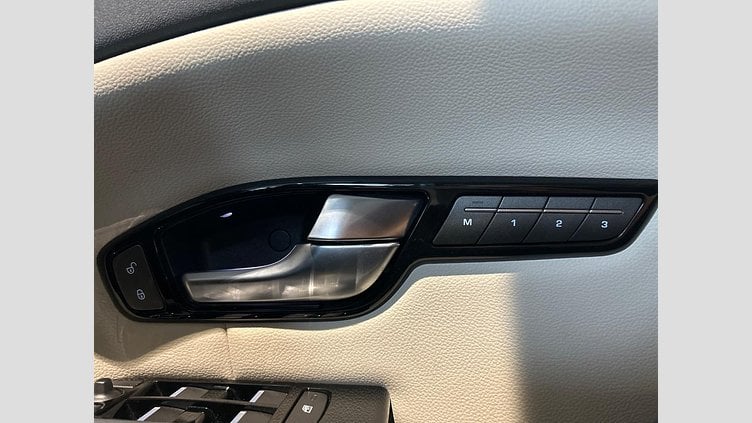 2017 認定中古車 Land Rover Range Rover Evoque Fuji White 2.0 litre Si4 Petrol SE