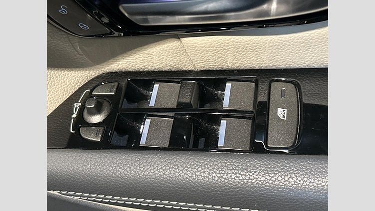 2017 認定中古車 Land Rover Range Rover Evoque Fuji White 2.0 litre Si4 Petrol SE