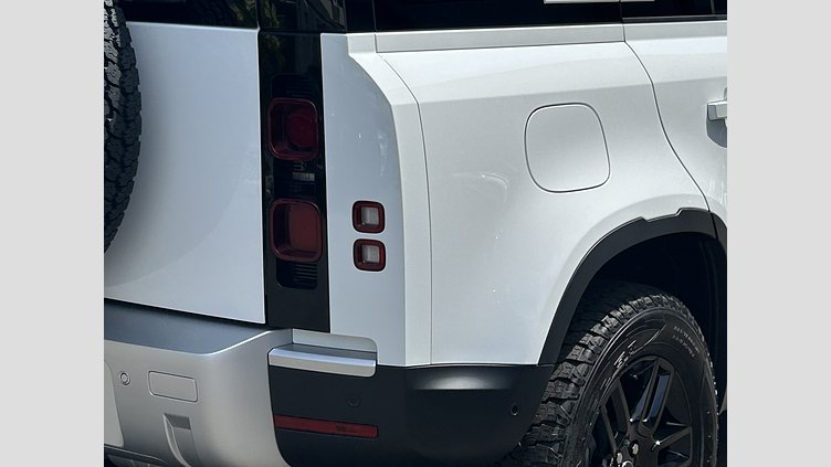 2024 認定中古車 Land Rover Defender 110 フジホワイト D350 ディーゼルマイルドハイブリッド S