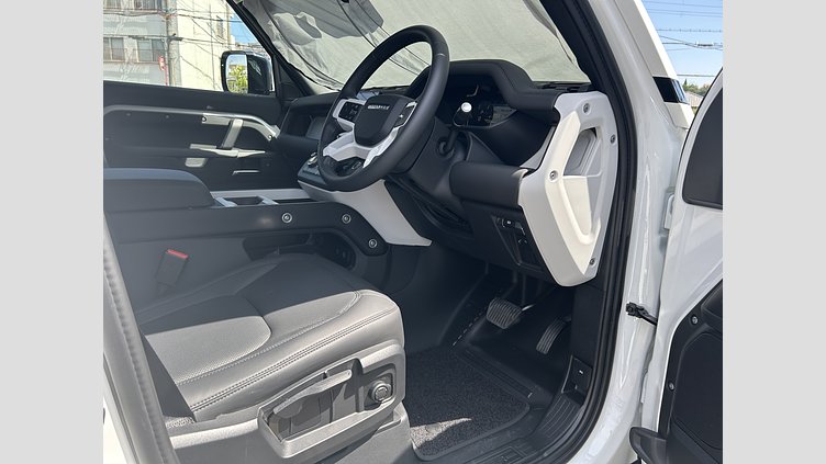 2024 認定中古車 Land Rover Defender 110 フジホワイト D350 ディーゼルマイルドハイブリッド S