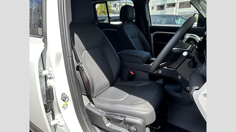 2024 認定中古車 Land Rover Defender 110 フジホワイト D350 ディーゼルマイルドハイブリッド S