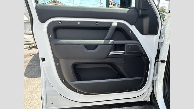 2024 認定中古車 Land Rover Defender 110 フジホワイト D350 ディーゼルマイルドハイブリッド S
