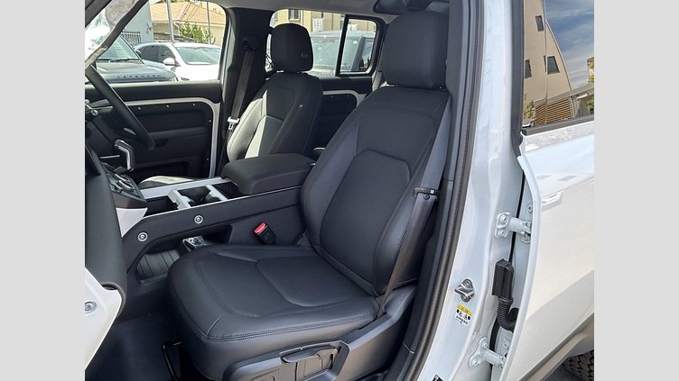 2024 認定中古車 Land Rover Defender 110 フジホワイト D350 ディーゼルマイルドハイブリッド S
