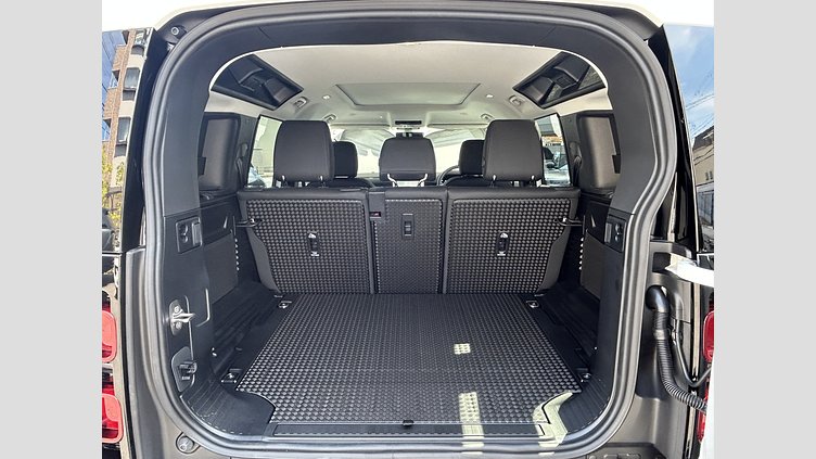 2024 認定中古車 Land Rover Defender 110 フジホワイト D350 ディーゼルマイルドハイブリッド S