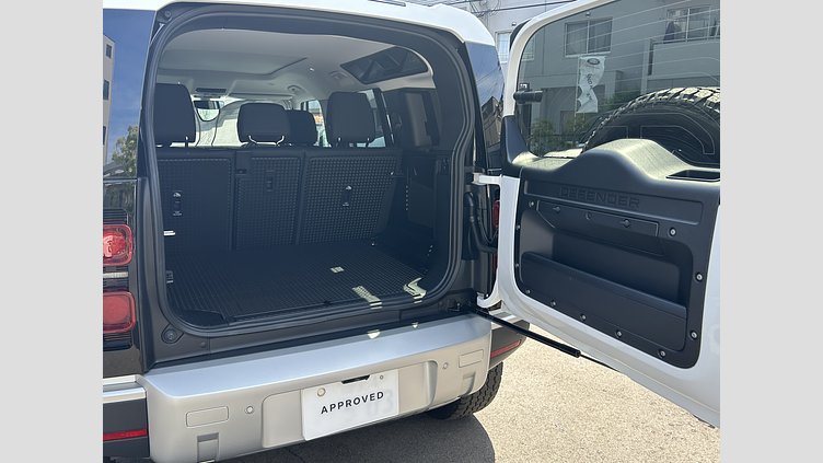 2024 認定中古車 Land Rover Defender 110 フジホワイト D350 ディーゼルマイルドハイブリッド S