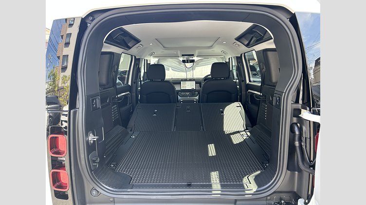 2024 認定中古車 Land Rover Defender 110 フジホワイト D350 ディーゼルマイルドハイブリッド S